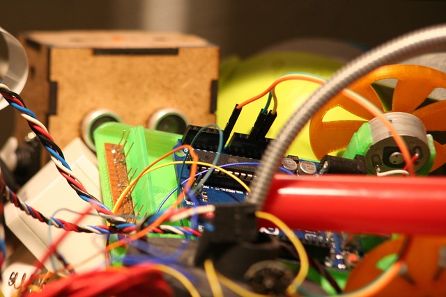 Sprzętowy hacking: Jak wykorzystać Arduino do tworzenia własnych urządzeń?
